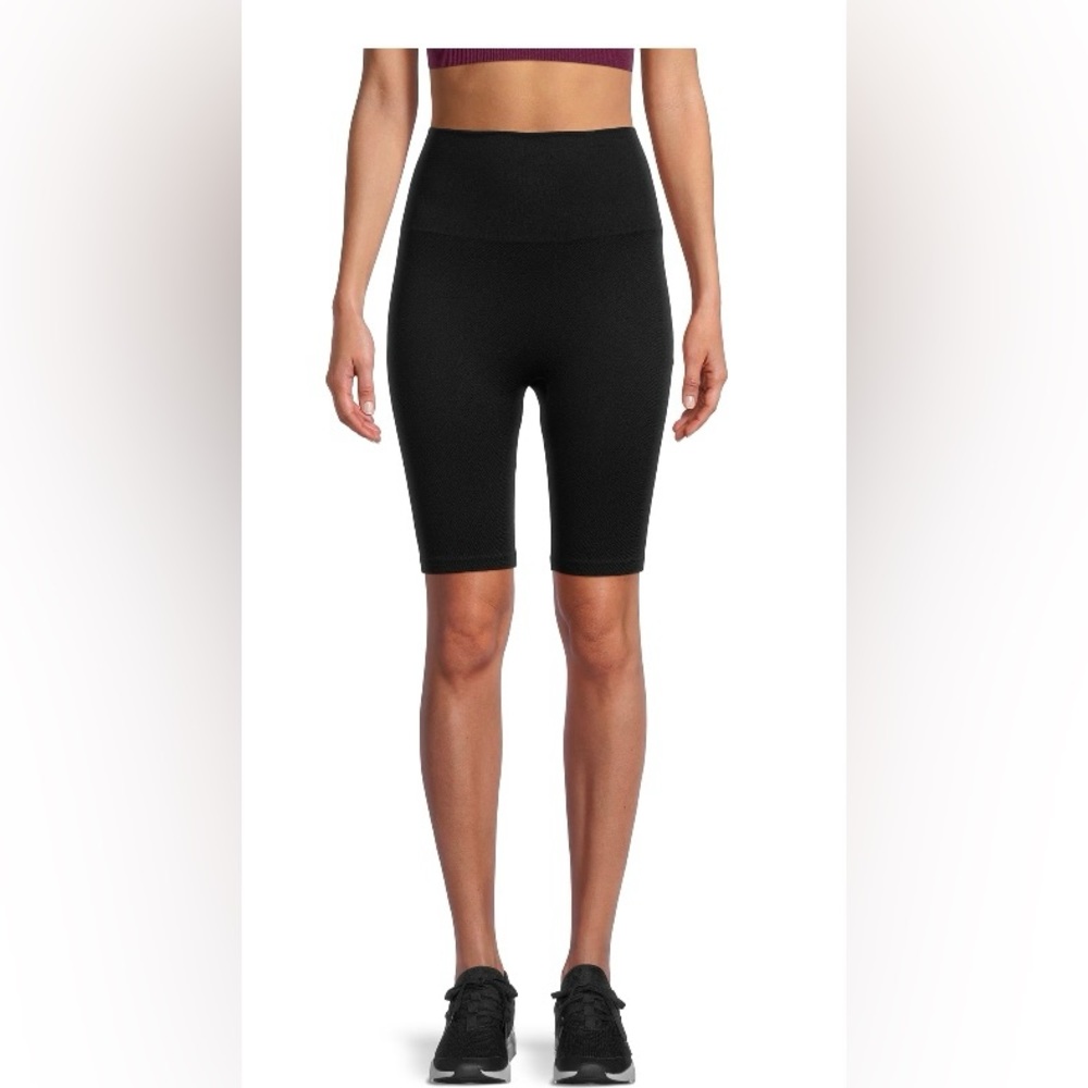 Warners Women’s Seamless Twill high waisted shaping shorts; size: XS, S/M